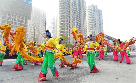 横街賓館的歷史背景與現代價值橫街賓館作為一處歷史悠久的建築，其不僅僅是當地的一個住宿選擇，更是一個见证了城市变迁的重要風景點。在這個快速發展的城市中，如何保持傳統與現代的結合，成為了許多建築物面臨的一大挑戰。橫街賓館在這方面做得可謂是恰到好處。它保留了原有的古典美學風格，同時融入了現代化的便利設施，使得來訪者能夠體驗到一種獨特的融合感。